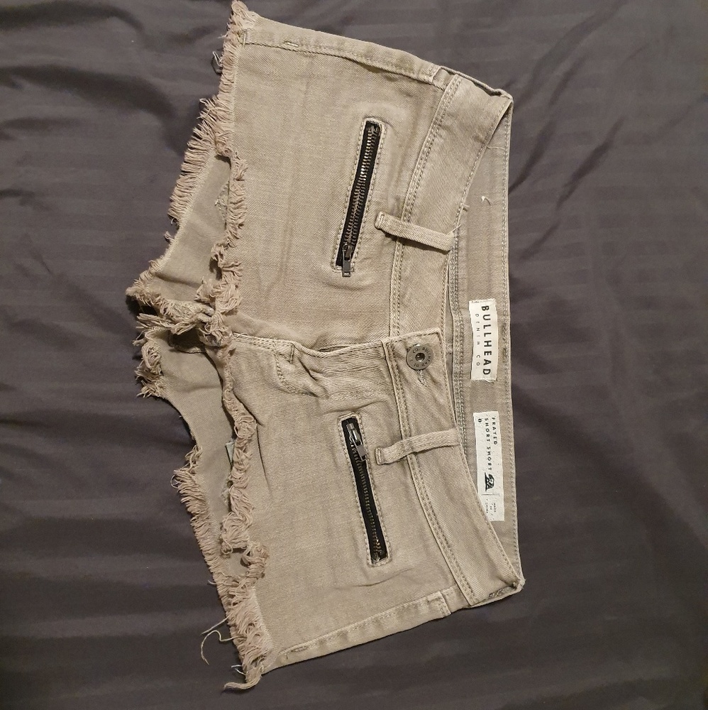 Used bullhesd shorts